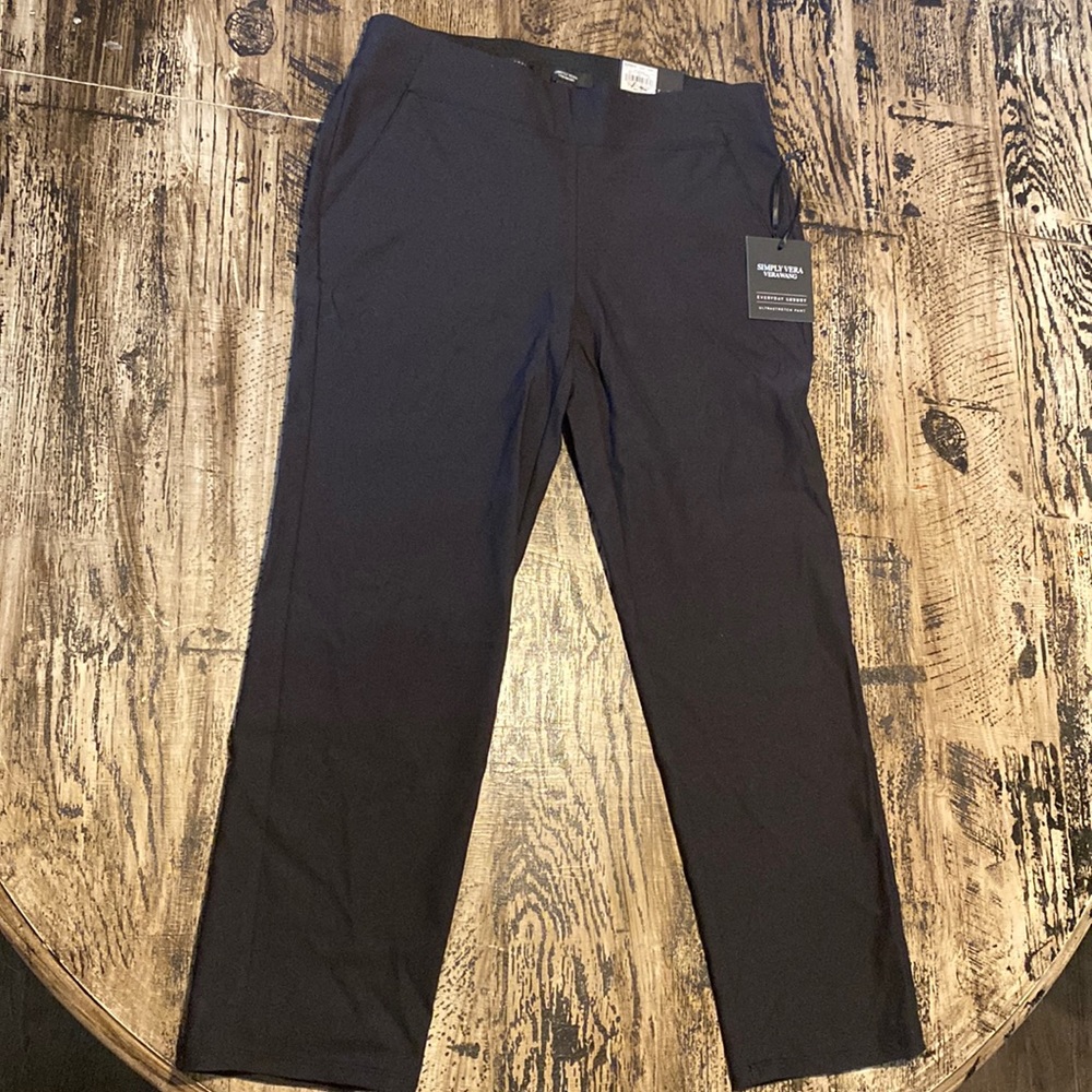Vera Wang black capris - NWT